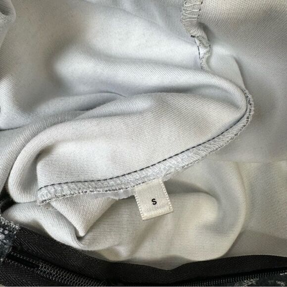 McQ Alexander McQueen Black and White Floral Print Knit  Bodycon Dress Sz Small - Picture 10 of 16